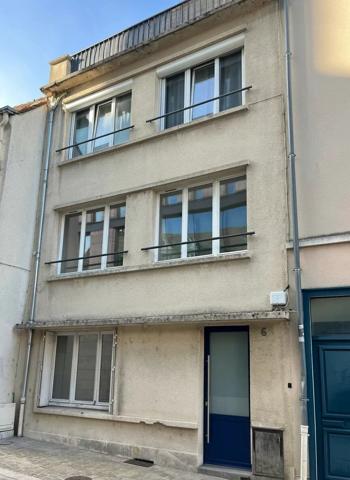 Vente                                                      Appartement
                        
                     3 pièces                      50 m2                     à Chartres