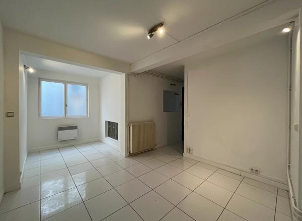 Vente                                                      Appartement
                        
                     3 pièces                      50 m2                     à Chartres