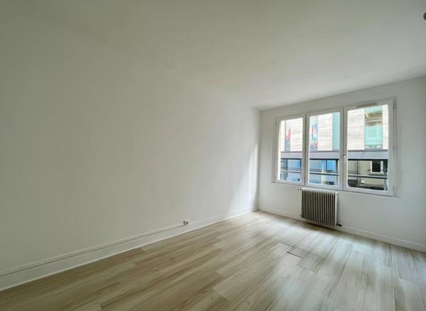 Vente                                                      Appartement
                        
                     3 pièces                      50 m2                     à Chartres