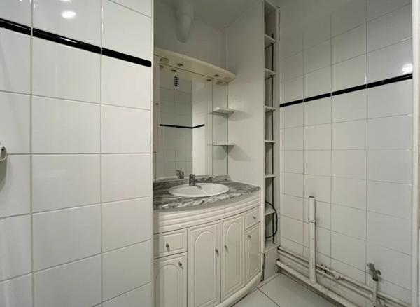 Vente                                                      Appartement
                        
                     3 pièces                      50 m2                     à Chartres