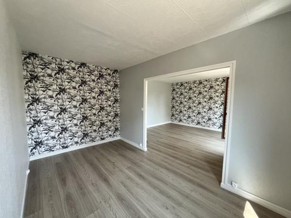 Appartement à louer 880 € CC Joué-lès-Tours 4 p 69 m² DPE D