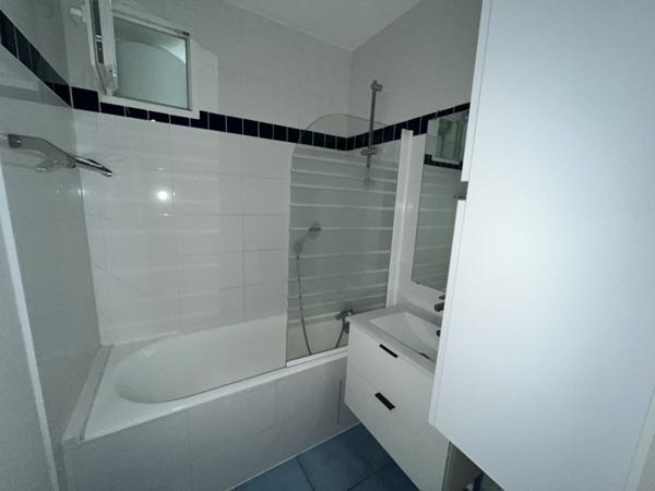 Appartement à louer 880 € CC Joué-lès-Tours 4 p 69 m² DPE D