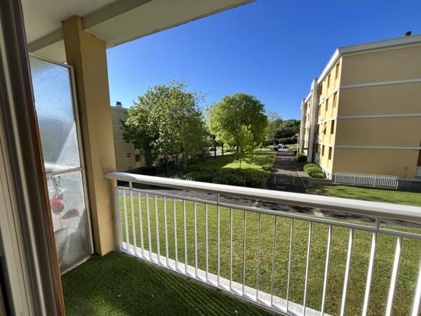 Appartement à louer 880 € CC Joué-lès-Tours 4 p 69 m² DPE D