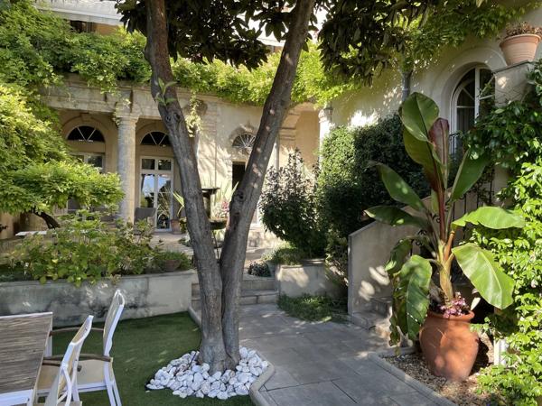Rare Opportunité d’Affaires : Resort Gay Haut de Gamme – Murs et Fonds de Commerce à Vendre