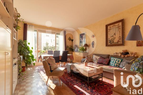 Appartement 3 pièces de 74 m² à Paris (75015)