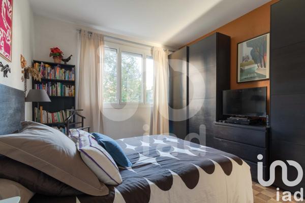 Appartement 3 pièces de 74 m² à Paris (75015)