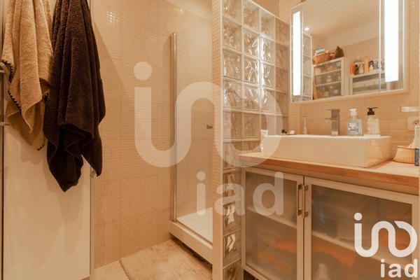 Appartement 3 pièces de 74 m² à Paris (75015)