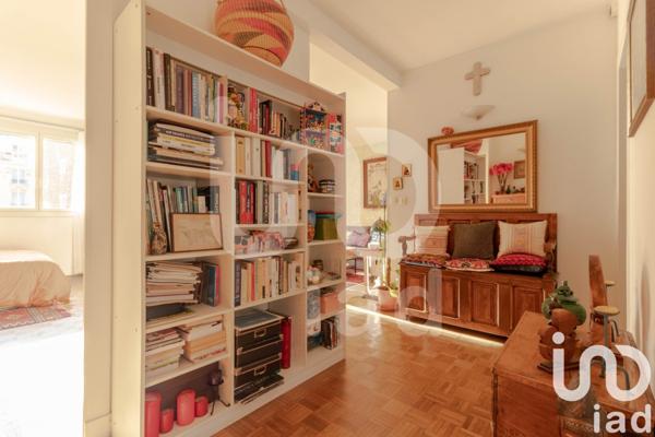 Appartement 3 pièces de 74 m² à Paris (75015)