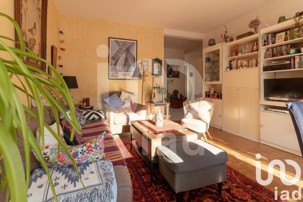 Appartement 3 pièces de 74 m² à Paris (75015)