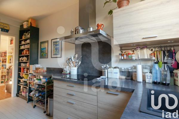 Appartement 3 pièces de 74 m² à Paris (75015)