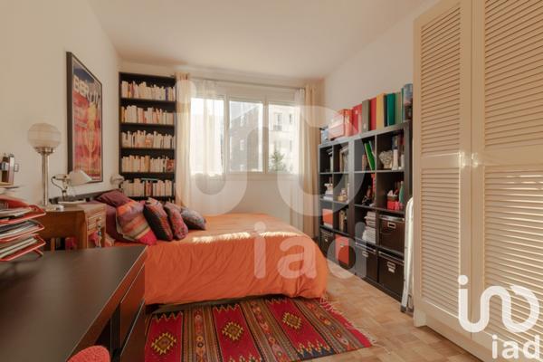 Appartement 3 pièces de 74 m² à Paris (75015)