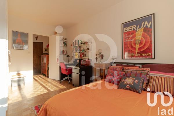 Appartement 3 pièces de 74 m² à Paris (75015)