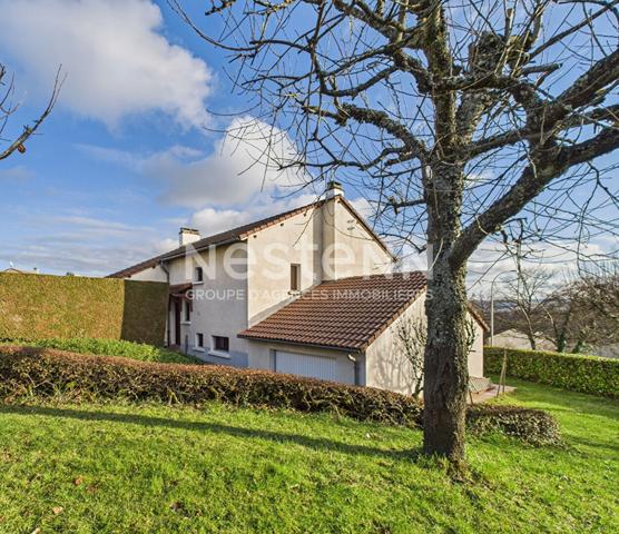 A vendre à Aurillac, quartier Belbex, sur terrain clos d'environ 600m², Maison de type 4 d'une surface de 111 m²