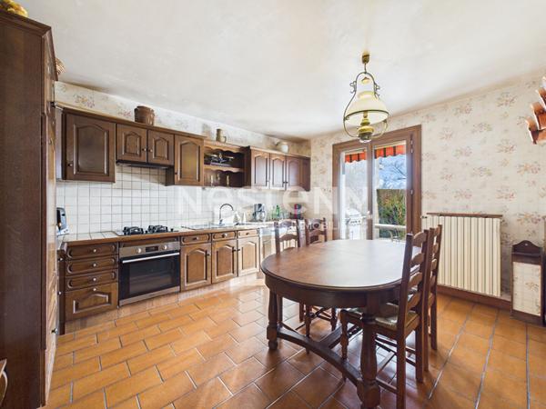 A vendre à Aurillac, quartier Belbex, sur terrain clos d'environ 600m², Maison de type 4 d'une surface de 111 m²