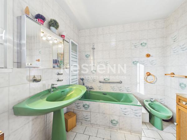 A vendre à Aurillac, quartier Belbex, sur terrain clos d'environ 600m², Maison de type 4 d'une surface de 111 m²