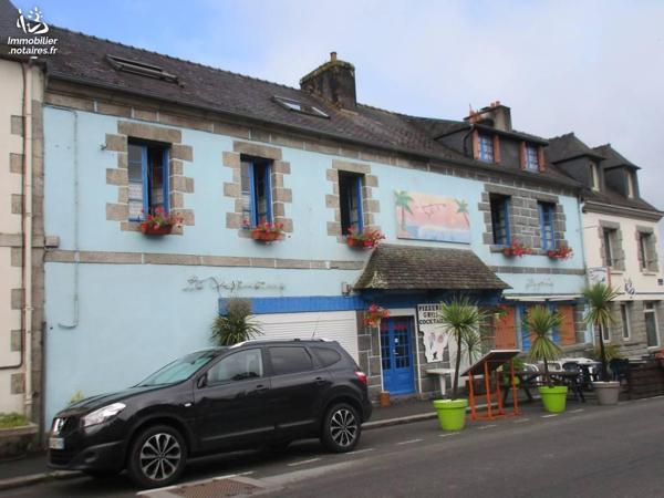 HUELGOAT - IMMEUBLE D'HABITATION ET COMMERCE