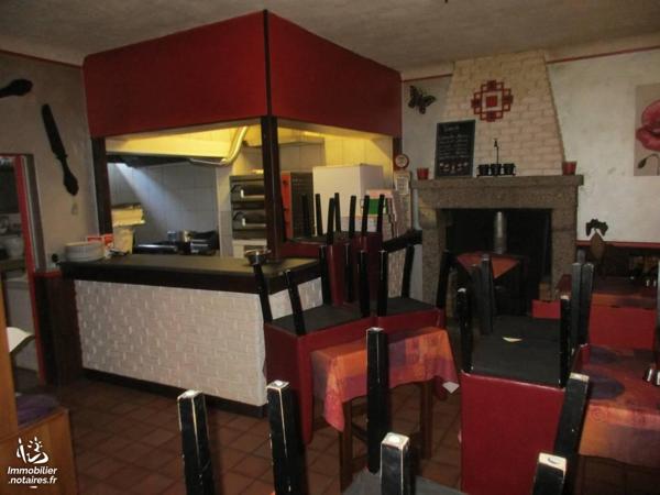 HUELGOAT - IMMEUBLE D'HABITATION ET COMMERCE