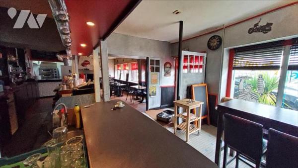 HUELGOAT - IMMEUBLE D'HABITATION ET COMMERCE