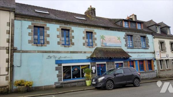 HUELGOAT - IMMEUBLE D'HABITATION ET COMMERCE