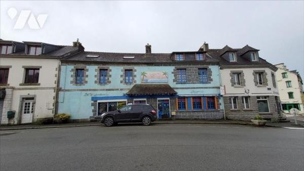 HUELGOAT - IMMEUBLE D'HABITATION ET COMMERCE