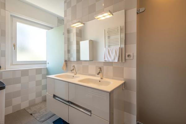 Ecully - Centre - Appartement de 142,57 m² - Grande terrasse - 4 chambres - Garage - Cave