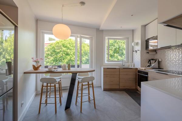 Ecully - Centre - Appartement de 142,57 m² - Grande terrasse - 4 chambres - Garage - Cave