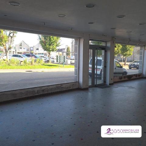 Immeuble avec local commercial