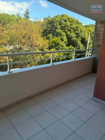 A vendre - Appartement T3 de 51 m2 avec varangue parking fermé-Secteur Sainte-Clotilde
