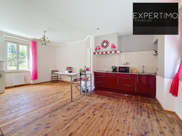 Cassagnes-Bégonhès (12120) Charmante Maison de Village T5 de 170 m² séparée en 2 logements