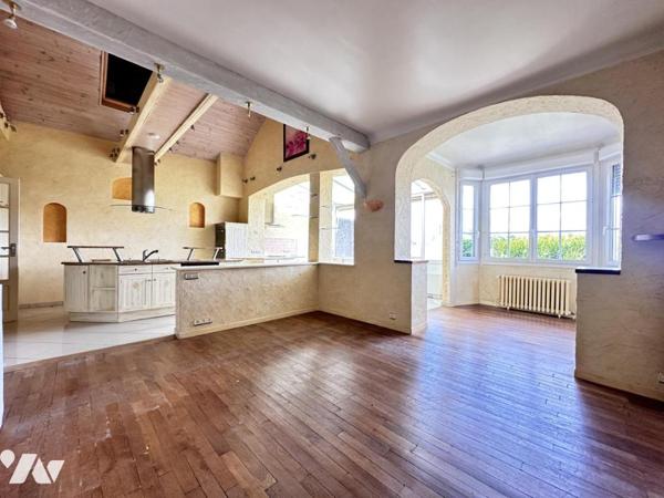 Local commercial avec logement à Ste Maure de Touraine
