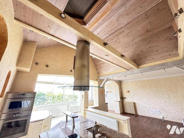 Local commercial avec logement à Ste Maure de Touraine