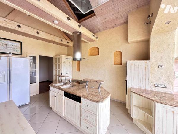 Local commercial avec logement à Ste Maure de Touraine