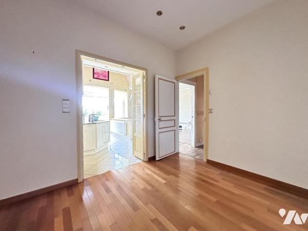 Local commercial avec logement à Ste Maure de Touraine
