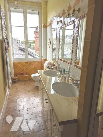 Local commercial avec logement à Ste Maure de Touraine