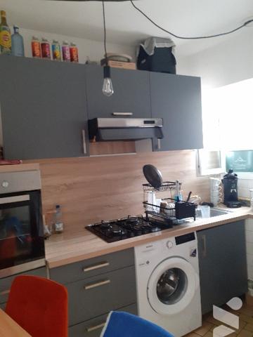 maison de ville: séjour-cuisine, 2 ch , salle d'eau, courette et buanderie,  jardin