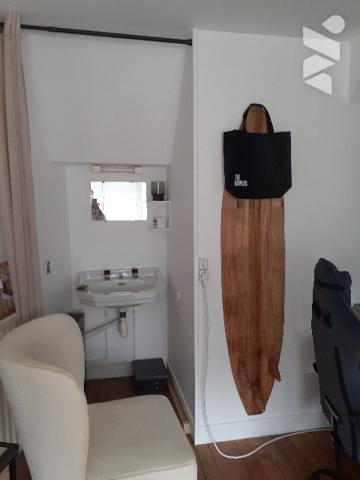 maison de ville: séjour-cuisine, 2 ch , salle d'eau, courette et buanderie,  jardin
