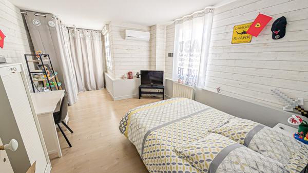 Le Mans (72100) MAISON DE VILLE - 2 CHAMBRES - COURETTE ET GARAGE