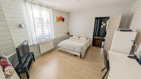 Le Mans (72100) MAISON DE VILLE - 2 CHAMBRES - COURETTE ET GARAGE