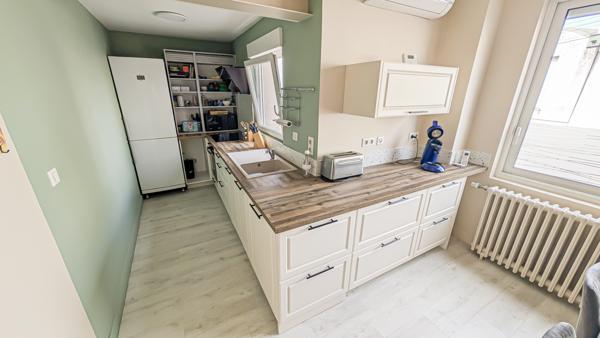 Le Mans (72100) MAISON DE VILLE - 2 CHAMBRES - COURETTE ET GARAGE