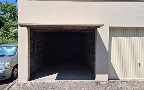 Stationnement à louer    14,56 m2 Chambourcy