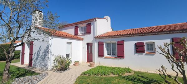 MAISON PARFAITEMENT ENTRETENUE – PROCHE TOUTES COMMODITÉS