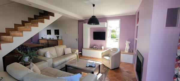 MAISON PARFAITEMENT ENTRETENUE – PROCHE TOUTES COMMODITÉS