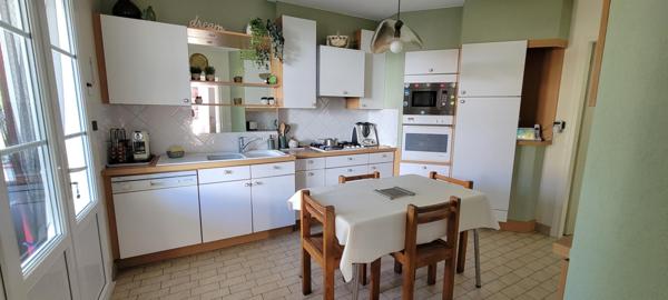 MAISON PARFAITEMENT ENTRETENUE – PROCHE TOUTES COMMODITÉS