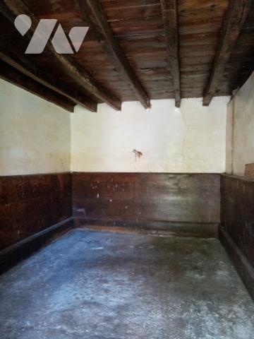 Maison de caractère centre bourg, dix pièces, jardin, dépendances.