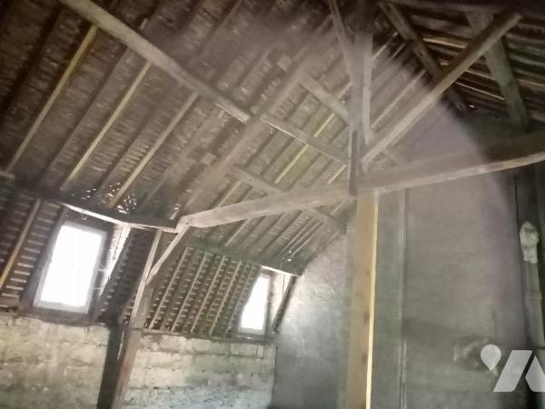 Maison de caractère centre bourg, dix pièces, jardin, dépendances.