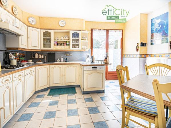 Maison 8 pièces - 215 m²