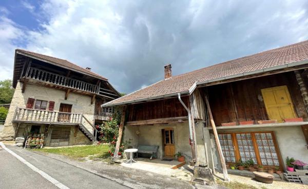 Maisons de village avec granges dépendances à rénover