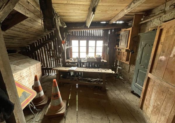 Maisons de village avec granges dépendances à rénover