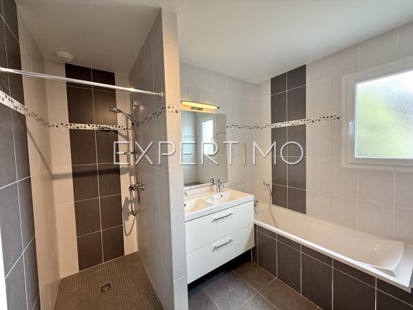 Moutiers-les-Mauxfaits (85540) Maison de plain-pied T5 de 103 m² - 3 chambres - Proximité commerces et école