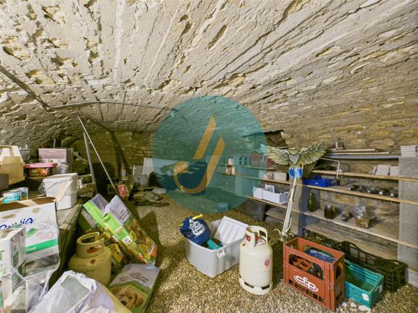 Tronsanges (58400) Maison de charme, 4 chambres et terrain clos à Tronsanges